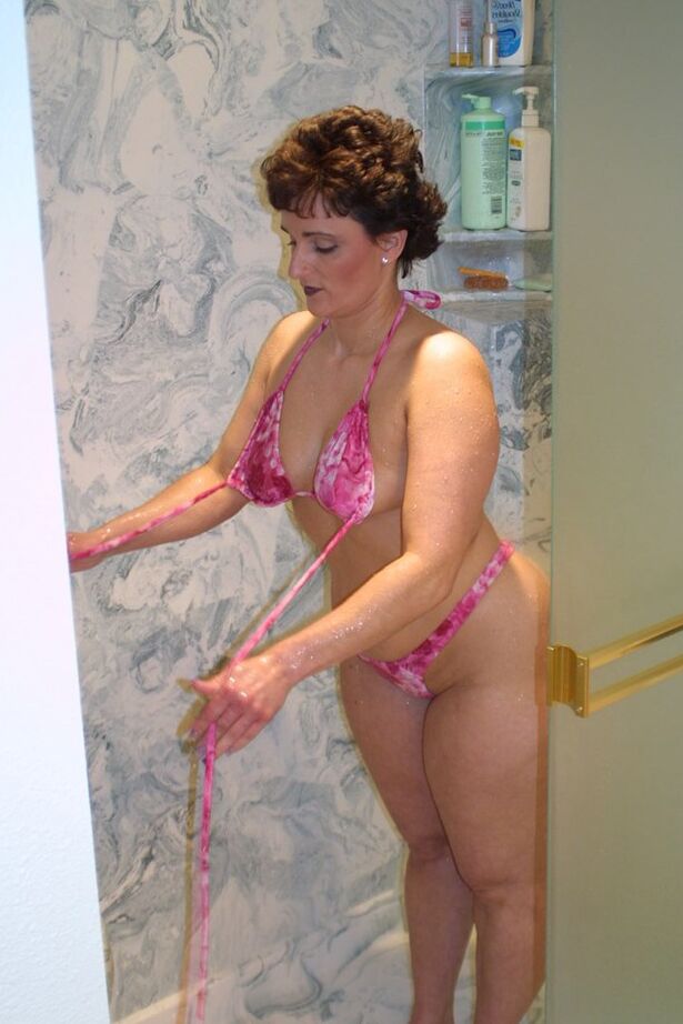 20P Overweight woman Reba makes her nude debut while taking a shower