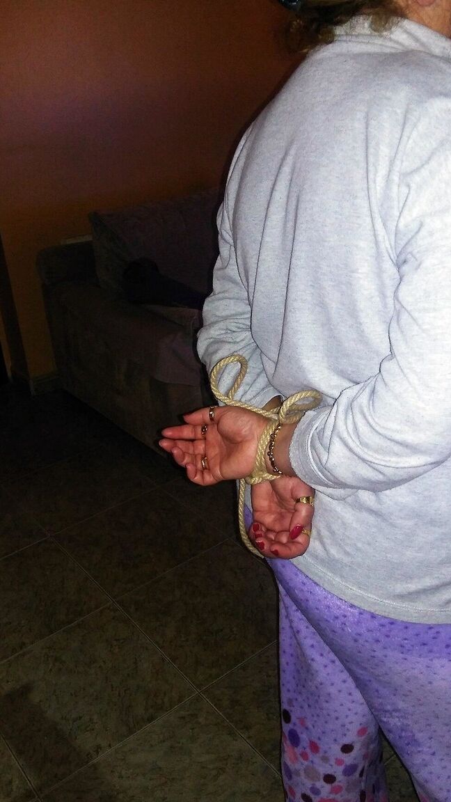 14P Mature amateurs find themselves tied with rope and handcuffed as well