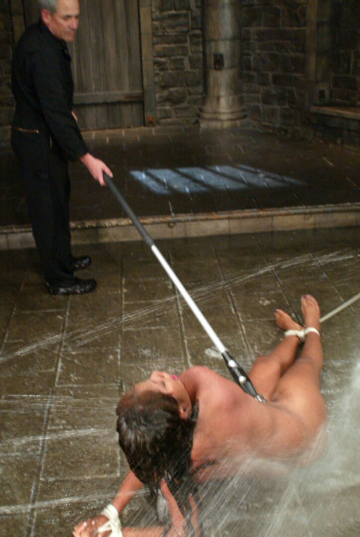 21P Wasser-Bondage Candace Von
