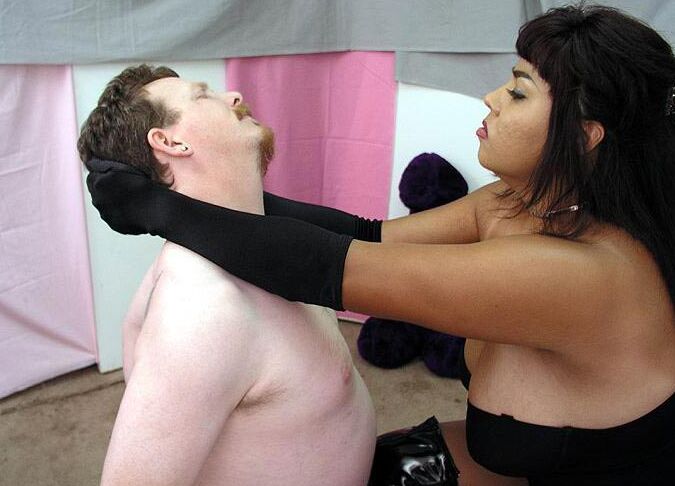 15P Les femmes qui punissent traitées comme un chien