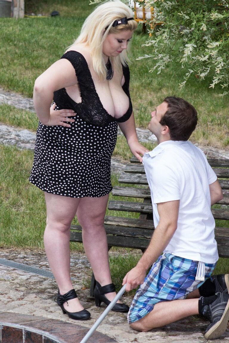 15P Obese blonde woman sits on the pool boy's face after seducing him