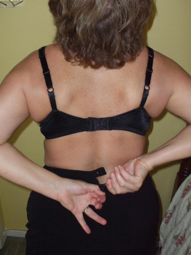 20P Older secretary Busty Bliss gives a POV blowjob after taking dictation