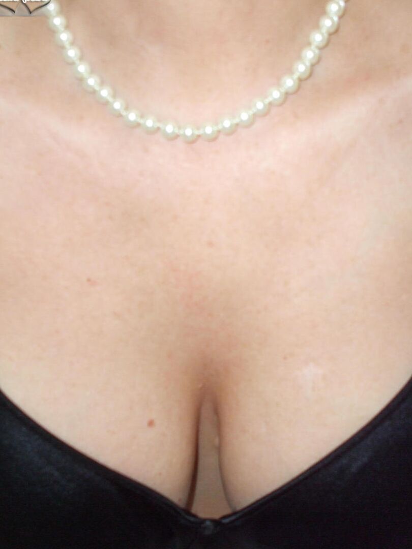 20P Older secretary Busty Bliss gives a POV blowjob after taking dictation