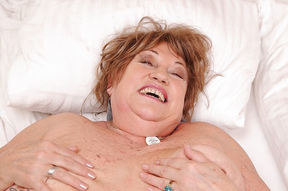 16P Filthy granny gets her hairy cunt cocked up and takes cumshot in her mouth