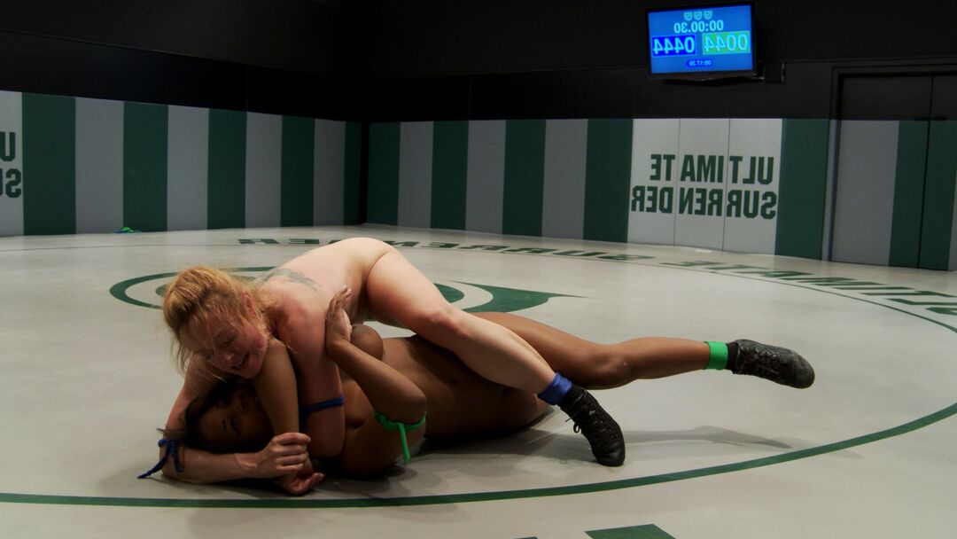 21P Ultimate Surrender Dee Williams, Yasmine Loven