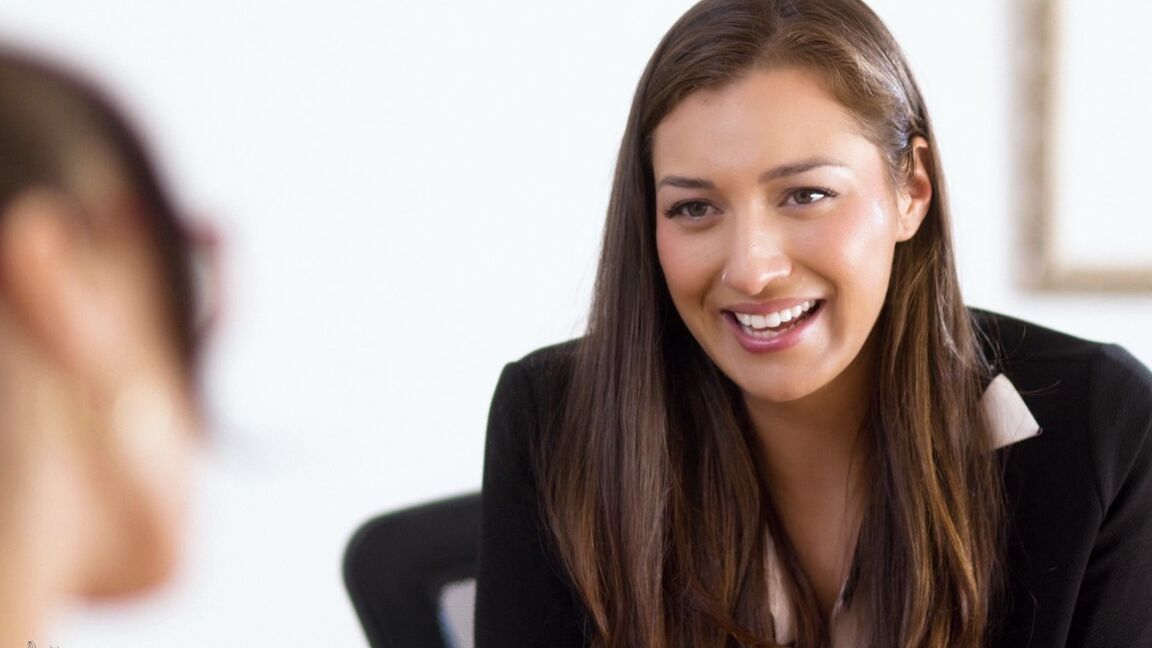 15P Bella Rolland, a business owner, is having a first meeting with a branding
