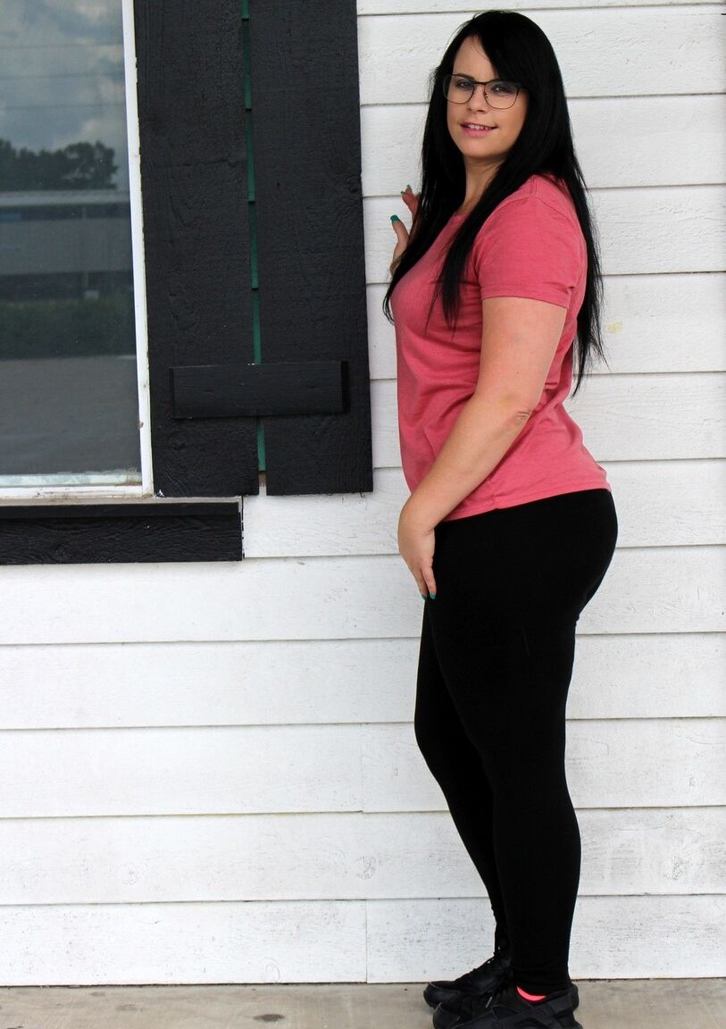 17P Amateur BBW Virgo Peridot muestra sus tetas y su culo al aire libre antes del sexo POV