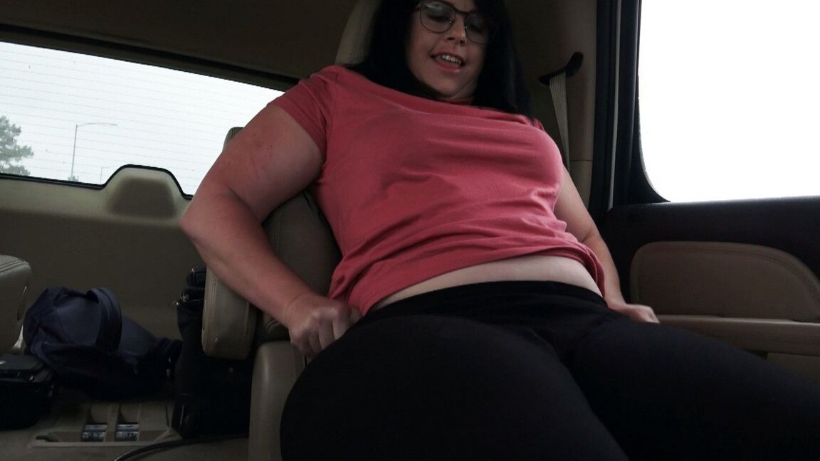 17P Amateur BBW Virgo Peridot muestra sus tetas y su culo al aire libre antes del sexo POV