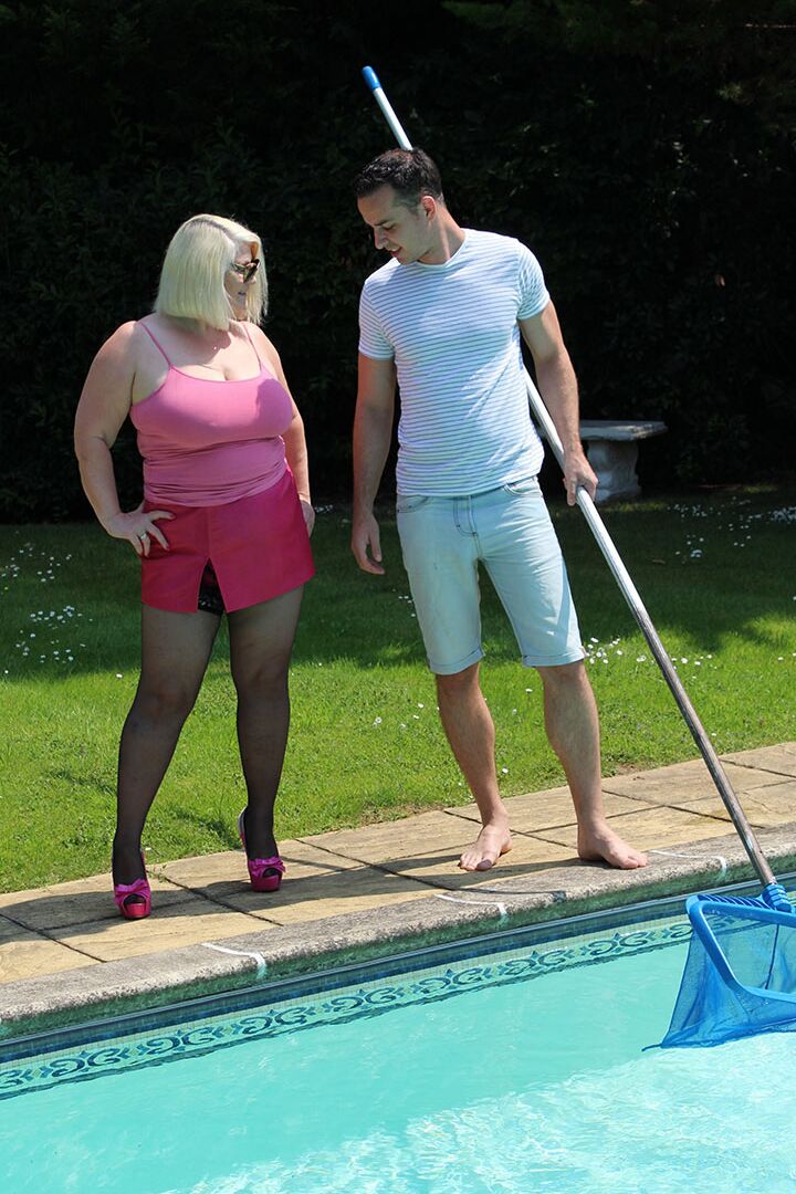 15P Blonde granny Lacey Starr gets jizz on face after seducing the pool boy