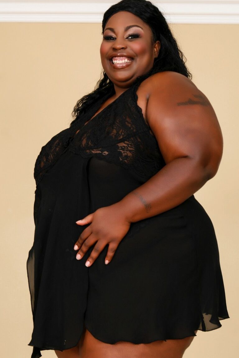 12P Mulher negra obesa leva gangbang durante a ação preto sobre preto