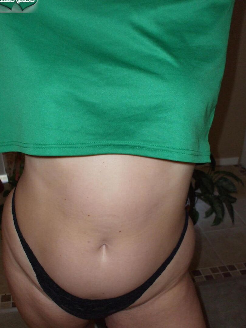 20P Mujer mayor Busty Bliss con copas o tetas naturales antes de una mamada del día de San Paddy