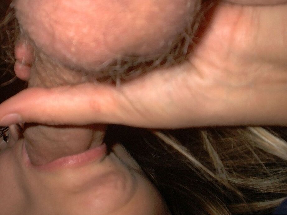 20P Chica amateur Gangbang Mamá orina en la playa entre sesiones de chupada de polla