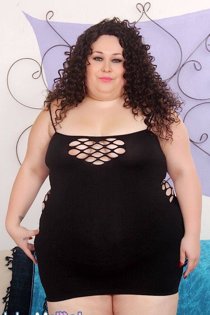 15P SSBBW Jayden Heart se desnuda antes de chupar el semen de una polla