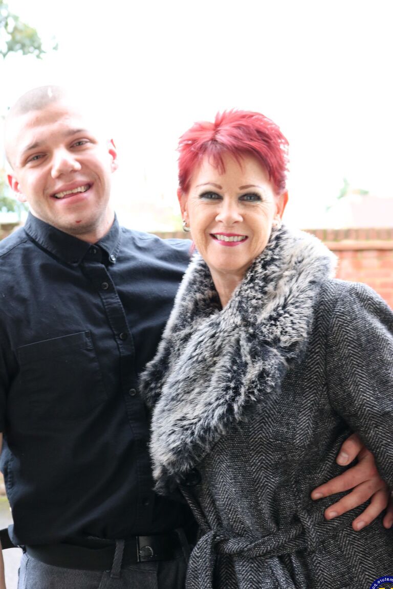 16P Older redhead cheats on her husband with a young lad from the neighborhood