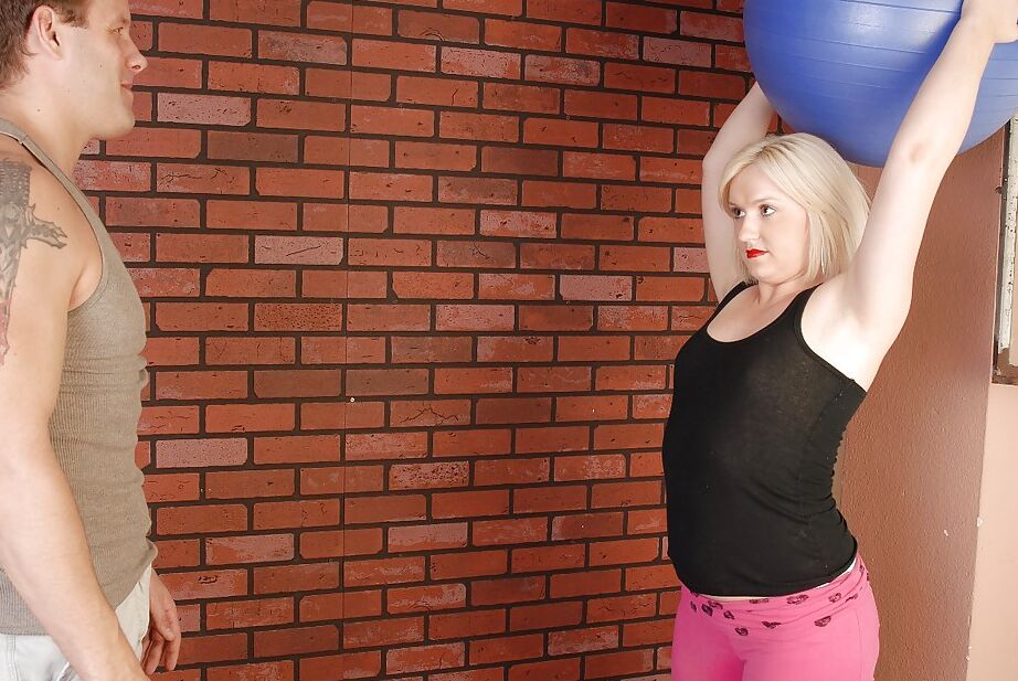 16P Fatty blonde Layce is relaxing with her trainer after pumping