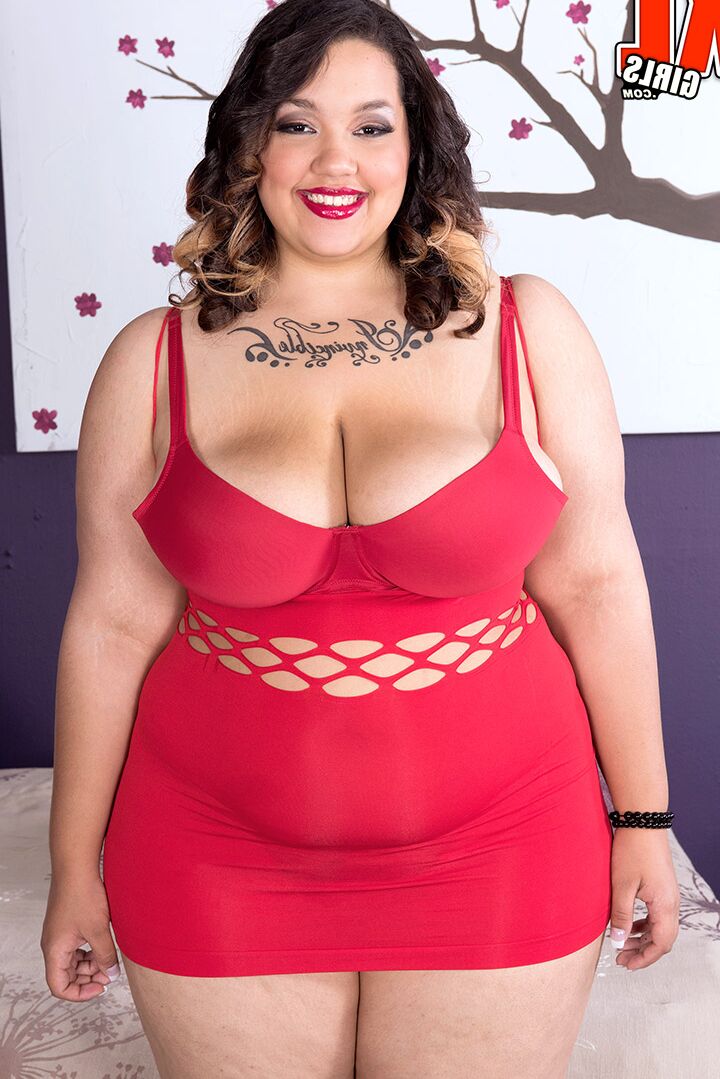 16P BBW Chevy Cobain has her huge tits played with before intercourse