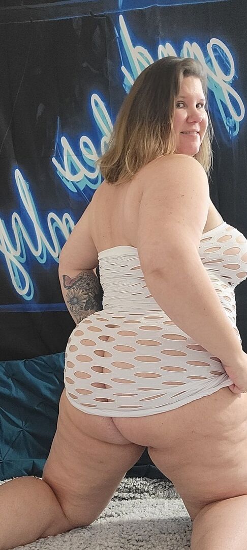 16P Gorda amadora peituda Kris Ann dedo espalha sua buceta natural durante ação solo