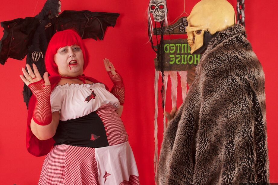 Die 20-jährige britische BBW Lexie Cummings hat während einer Cosplay-Szene interrassischen Sex