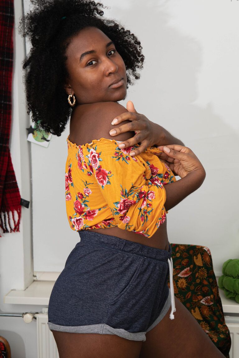 21P Amateur ebony Sascha reveals her big tits and huge ass and poses in a solo