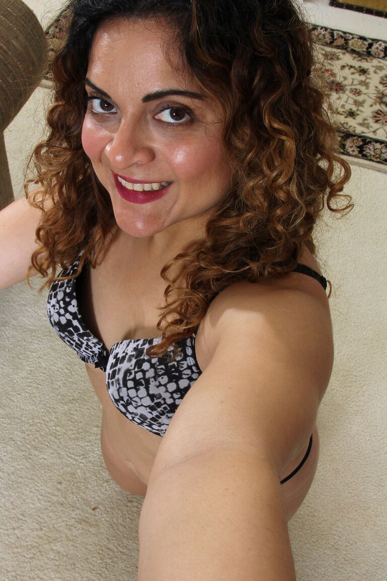 21P Curly haired MILF Drew Jones reveals her chubby body and toys her bushy twat