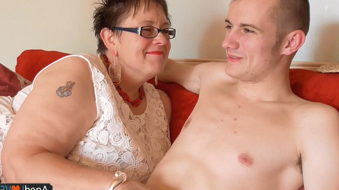 16P Très vieilles mamies baisées très fort