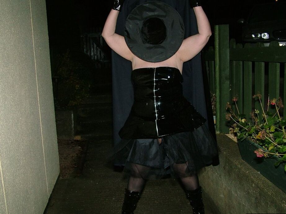 20P Ruiva madura Valgasmic exposta pinga cera de vela em seus seios em traje de cosplay