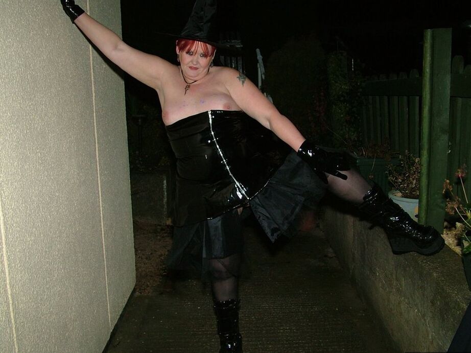 20P Ruiva madura Valgasmic exposta pinga cera de vela em seus seios em traje de cosplay