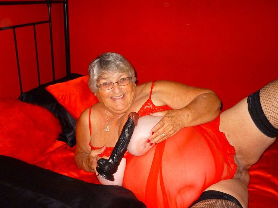20P Obese nan Grandma Libby dildos her freshly shaved vagina on a bed