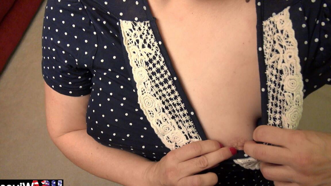 21P Amadora Latina MILF Charlie dá um boquete POV desleixado e se masturba