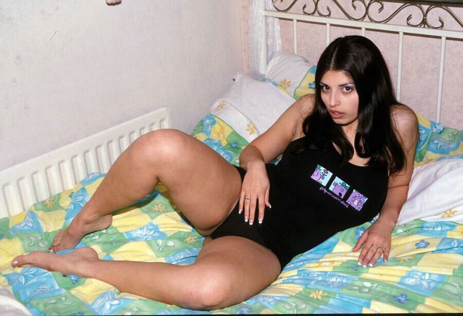 12P Platinum Indiano Sexy amador Indiano posando