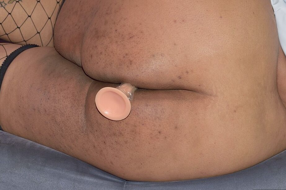 20P Curvy Bunny B, amateur obèse et ébène, gode son vagin dans des filets de pêche