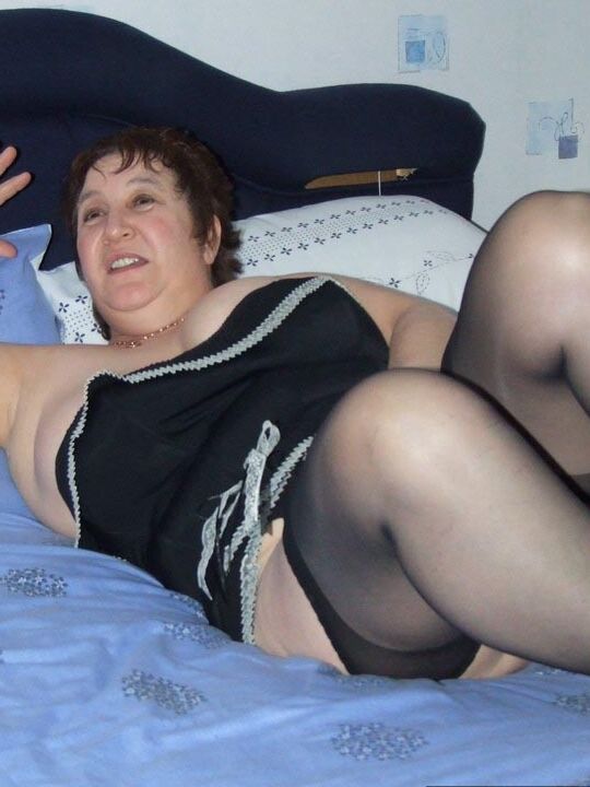20P Mature redhead Kinky Carol masturbates with a vibrator before being banged