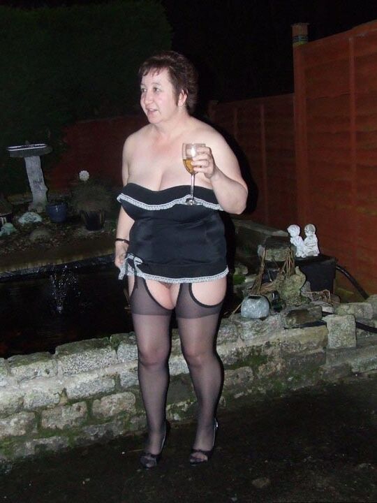 20P Mature redhead Kinky Carol masturbates with a vibrator before being banged