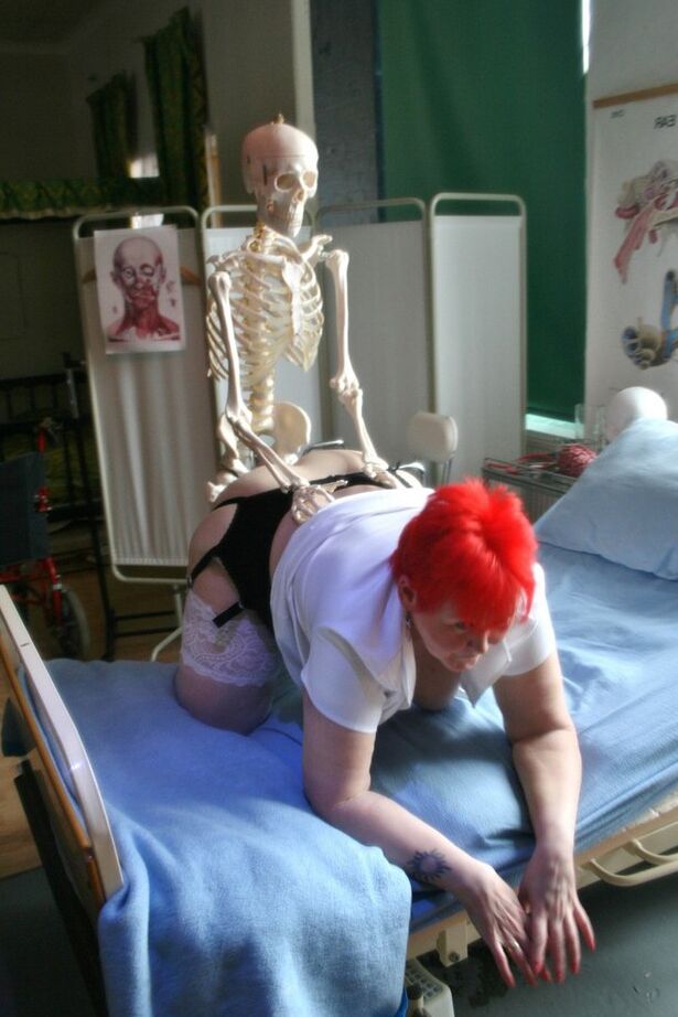 20P Older redheaded BBW Valgasmic Exposed has sexual relations with a skeleton
