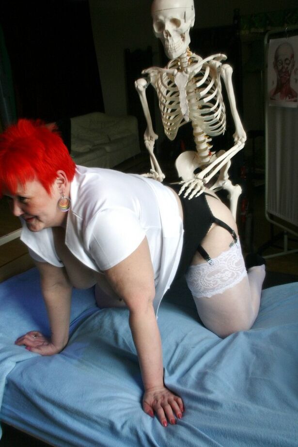 20P Older redheaded BBW Valgasmic Exposed has sexual relations with a skeleton