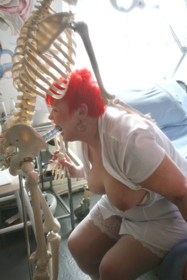 20P Older redheaded BBW Valgasmic Exposed has sexual relations with a skeleton