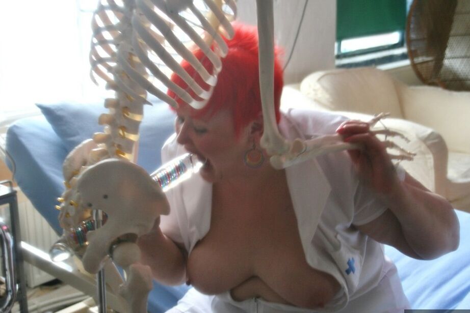 20P Older redheaded BBW Valgasmic Exposed has sexual relations with a skeleton
