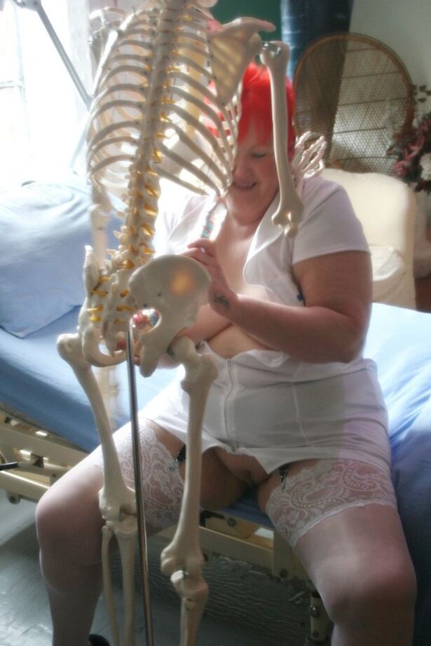20P Older redheaded BBW Valgasmic Exposed has sexual relations with a skeleton