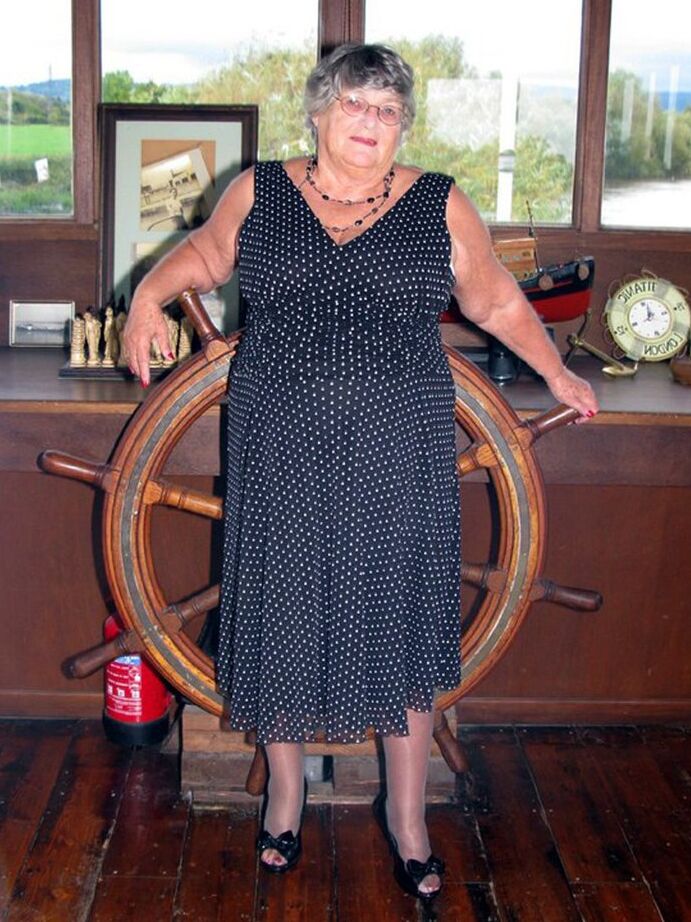 20P Fat British nan Grandma Libby masturbates in stockings while on board a boat