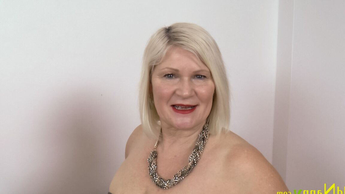 21P Fat grannies Lacey Starr and Honey strip and tase each other's nips and clams