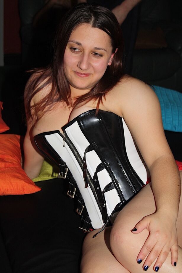 20P Chubby chick Kimberly Scott does a gangbang with black and white men