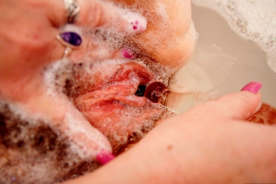 20P Big titted British woman Juicey Janey dildos her beaver while taking a bath