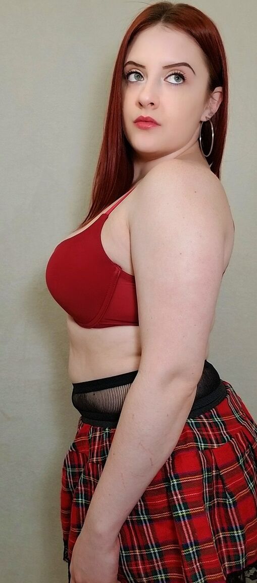 15P Chubby redheaded MILF Jessica Sage teases with her huge tits and fat booty
