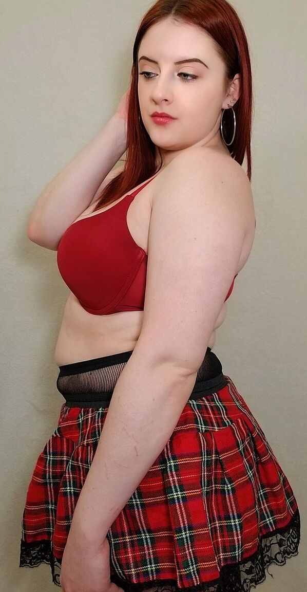 15P Chubby redheaded MILF Jessica Sage teases with her huge tits and fat booty