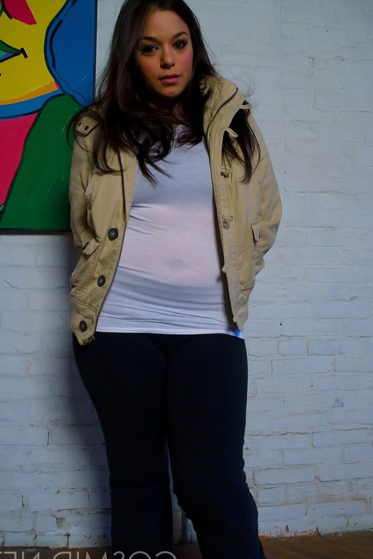 16P La sexy BBW Jasmyn St Claire se desnuda para hacer alarde de sus grandes tetas