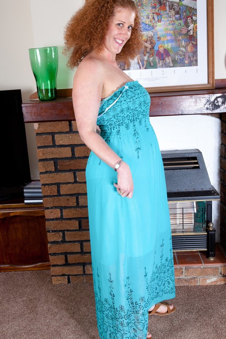 19P Chubby mature with large breasts Francesca May shows her curvy body