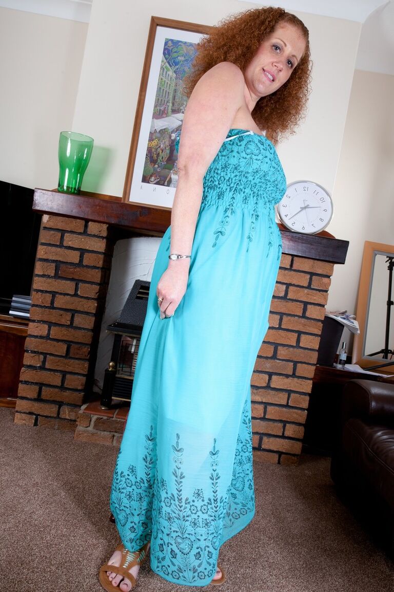 19P Chubby mature with large breasts Francesca May shows her curvy body