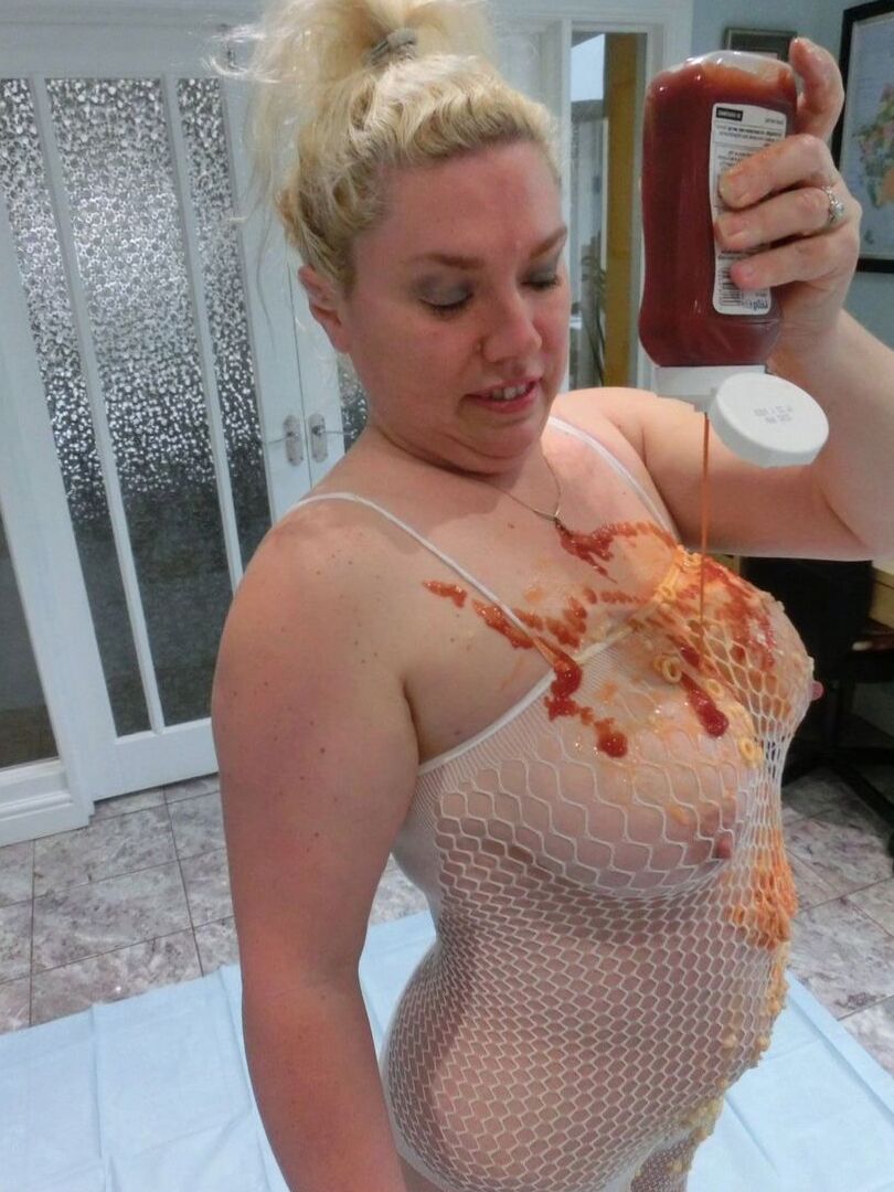 16P Amateur BBW Barby covers herself in condiments during solo action
