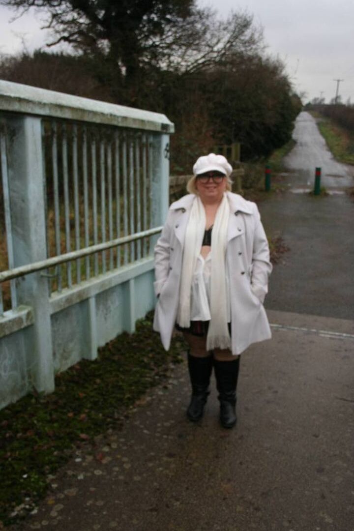 16P UK fatty Lexie Cummings shows her big ass on an pedestrian bridge