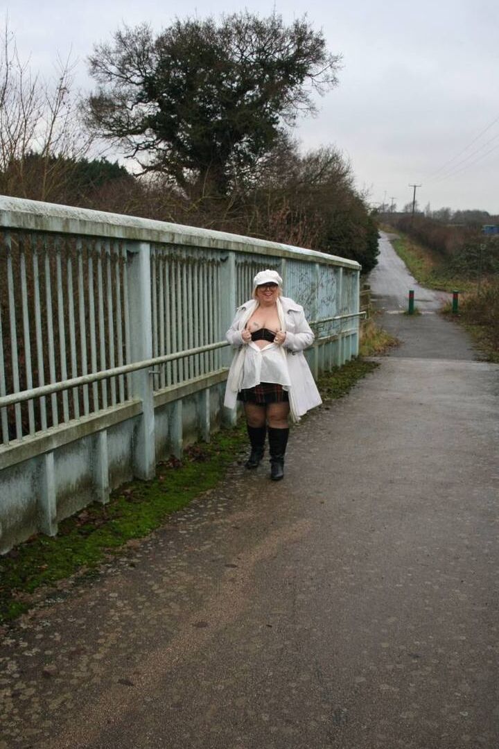 16P UK fatty Lexie Cummings shows her big ass on an pedestrian bridge